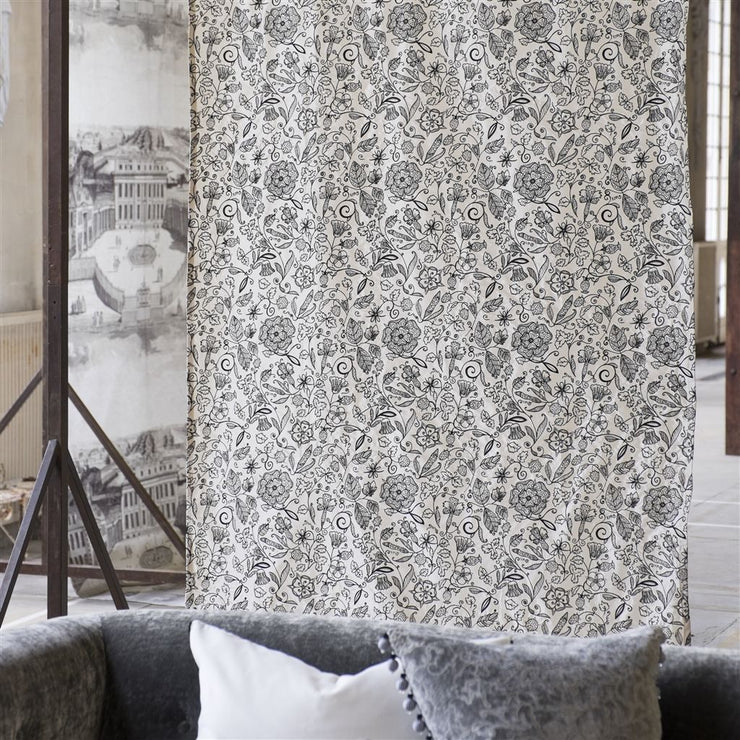 Royal Collection Tudor Rose - Ebony